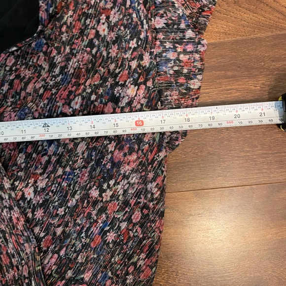 Floral Metallic Faux Wrap Top - Picture 7 of 7